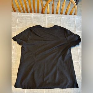 Women’s Figs size XL top.